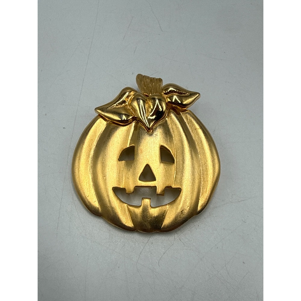 Vintage JJ Jonette Gold Tone Jack O Lantern Pumpkin Halloween Brooch Pin Pendant